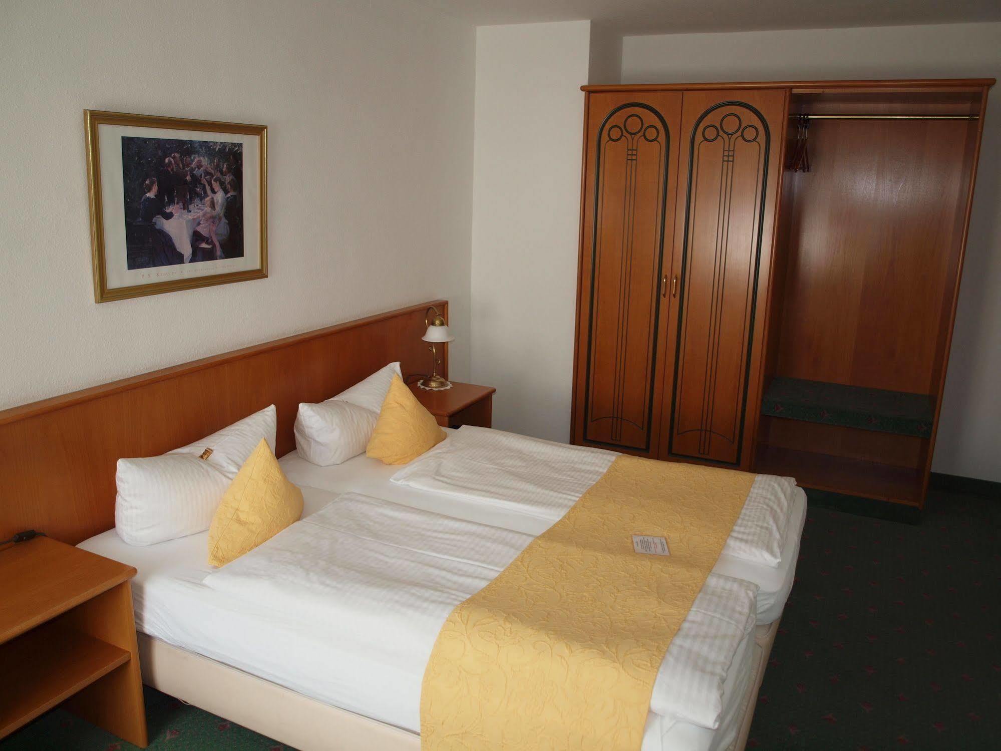 Hotel & Restaurant Bellevue Schmoelln Екстериор снимка