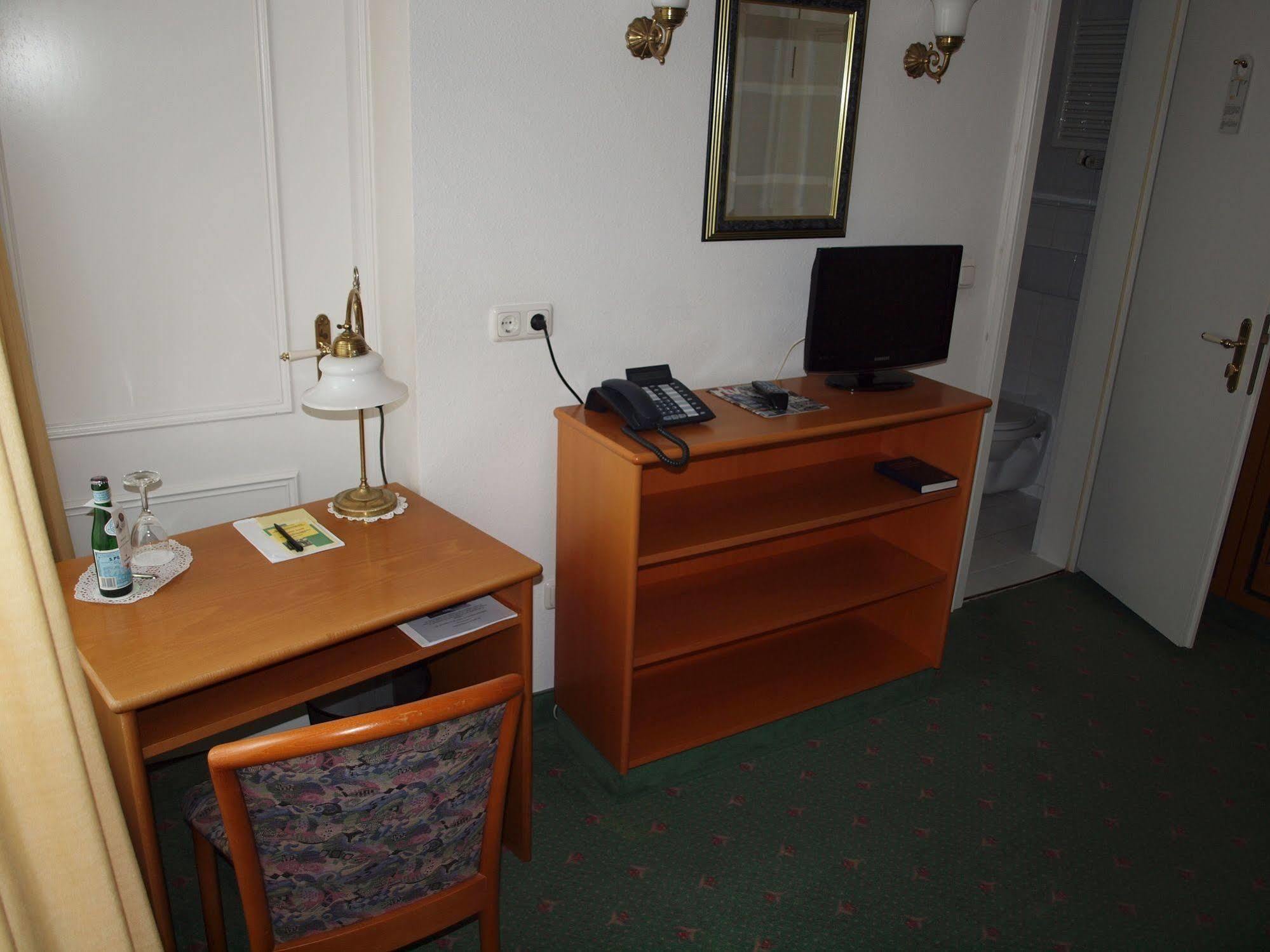 Hotel & Restaurant Bellevue Schmoelln Екстериор снимка