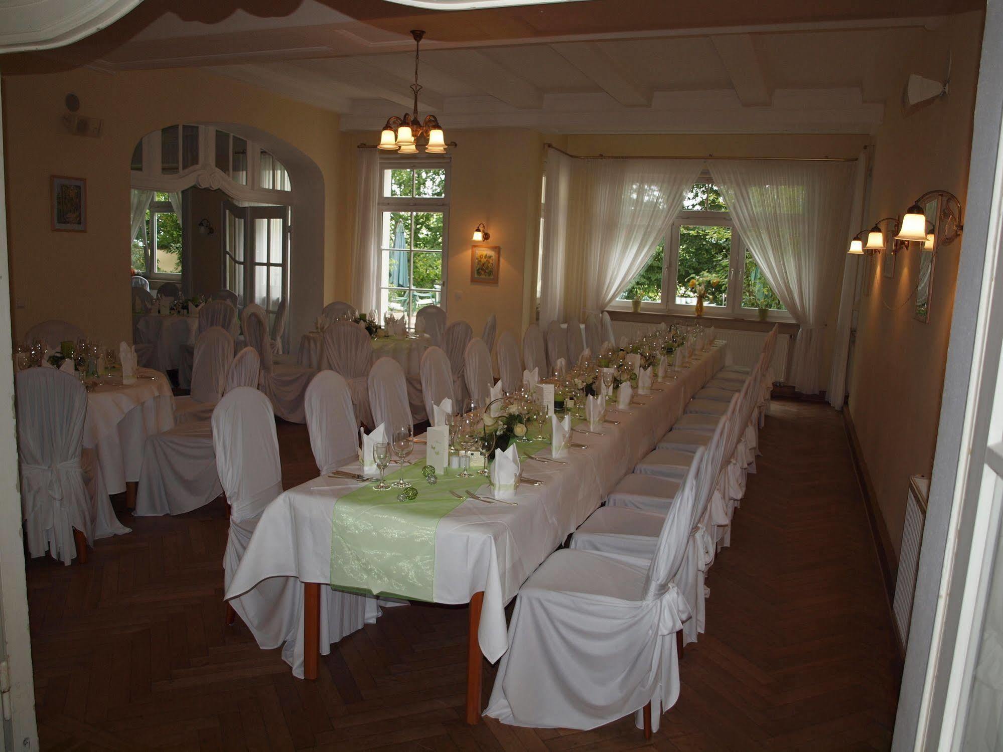Hotel & Restaurant Bellevue Schmoelln Екстериор снимка