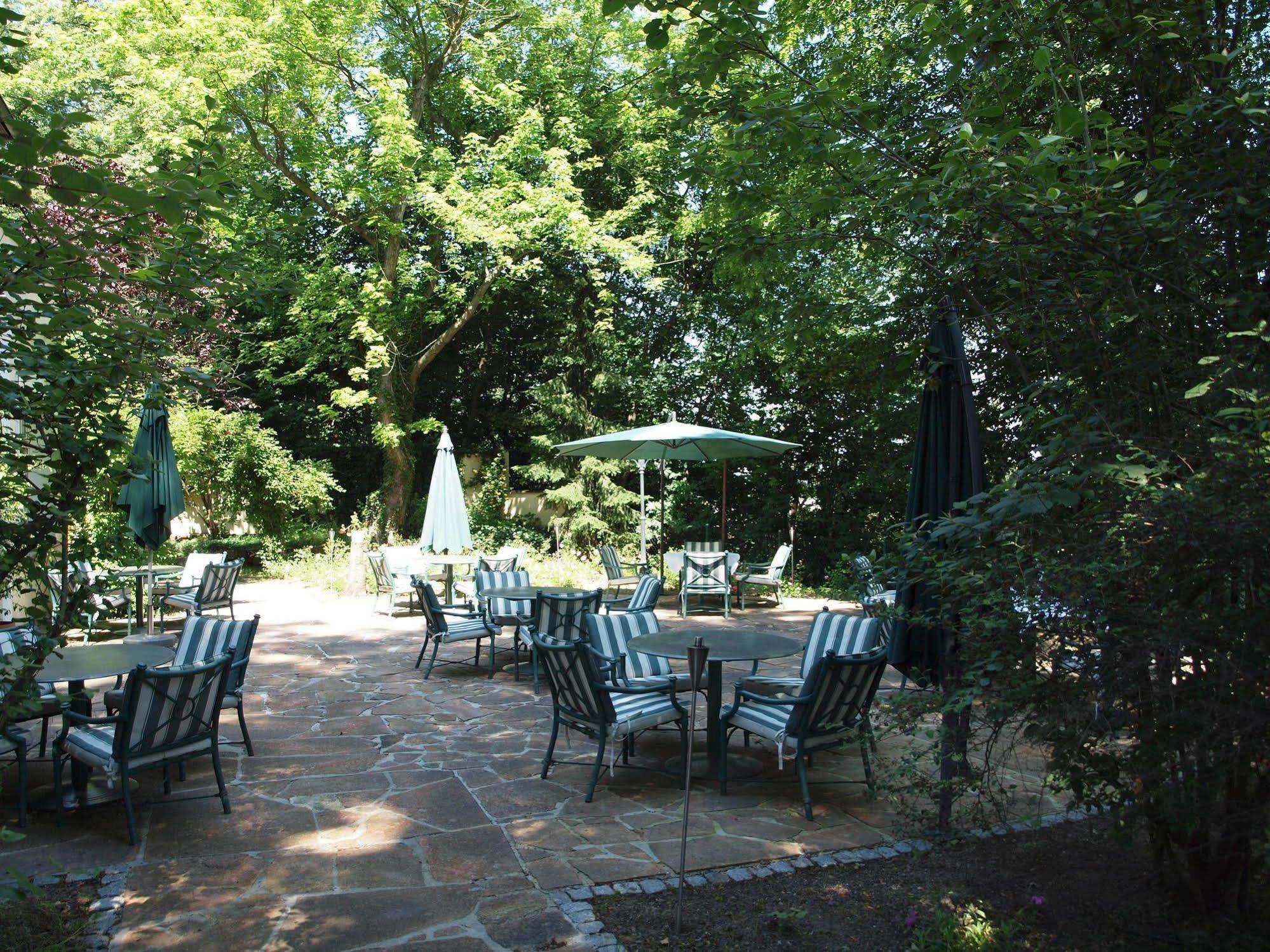 Hotel & Restaurant Bellevue Schmoelln Екстериор снимка